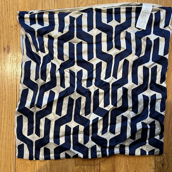 West Elm 100% silk pillow cover - Picture 5 of 5